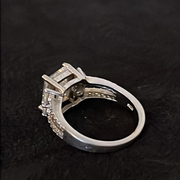 Sterling Silver 925 crystal ring size 7.75 - Picture 3 of 3